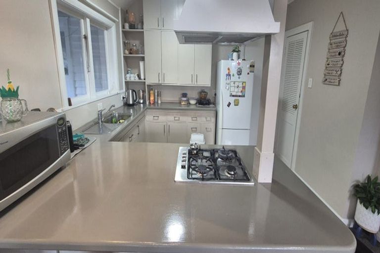 Photo of property in 11 Miles Crescent, Newlands, Wellington, 6037