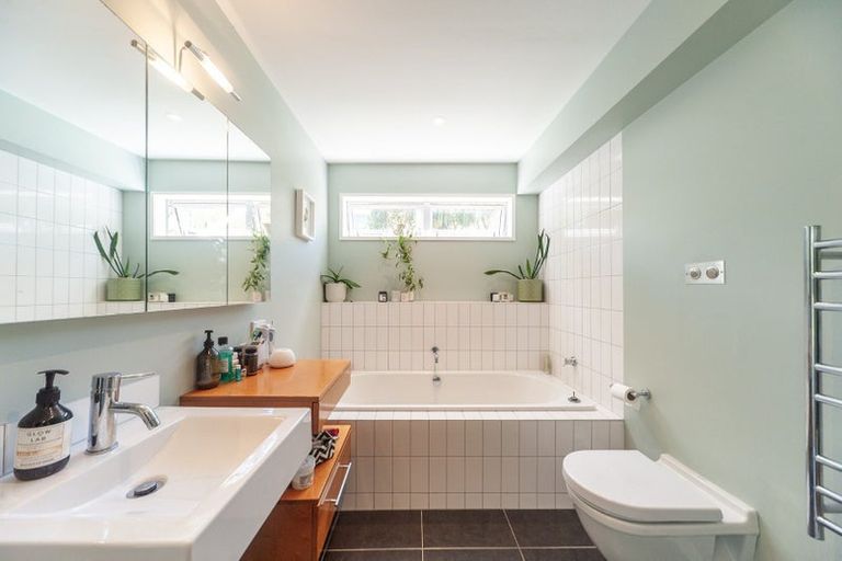 Photo of property in 21 Nevay Road, Miramar, Wellington, 6022