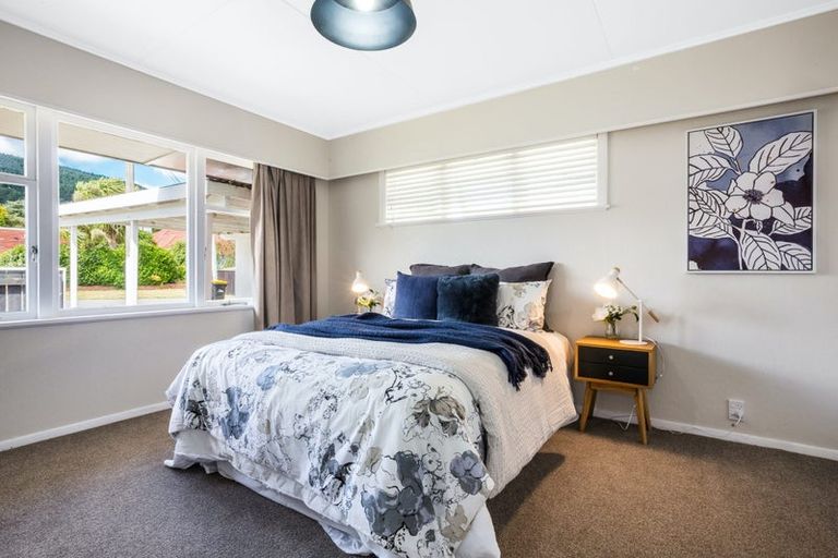 Photo of property in 15 Handyside Street, Tawa, Wellington, 5028