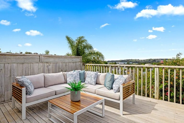 Photo of property in 12a Tower Hill, Stanmore Bay, Whangaparaoa, 0930