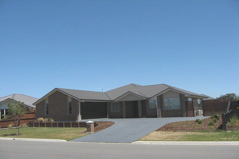 Photo of property in 8 Papaumu Green, Parklands, Christchurch, 8083