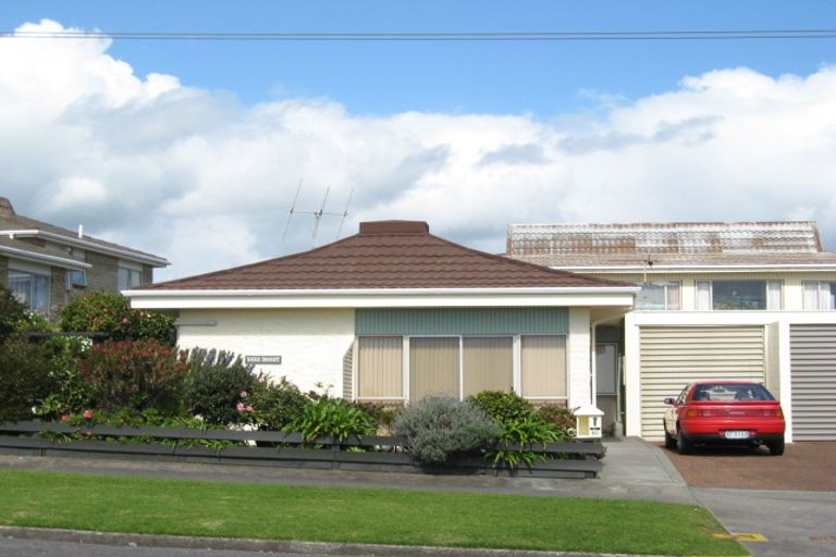 Photo of property in 1/30 Hamblyn Street, Strandon, New Plymouth, 4312