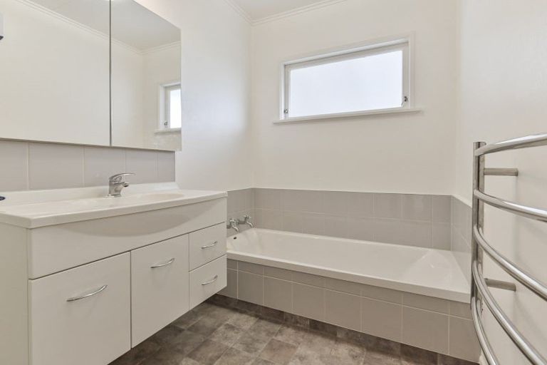 Photo of property in 6 Carl Avenue, Havelock North, 4130