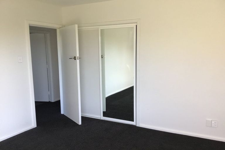 Photo of property in 8 Liverton Crescent, Bishopdale, Christchurch, 8053