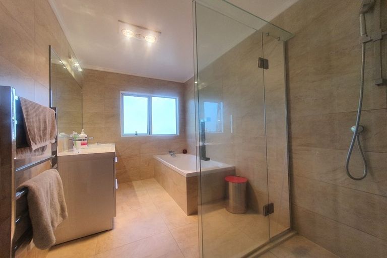 Photo of property in 50 Marina View Drive, West Harbour, Auckland, 0618