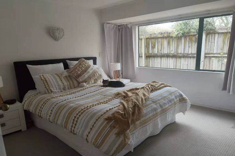 Photo of property in 2/16 Keswick Close, Northpark, Auckland, 2013