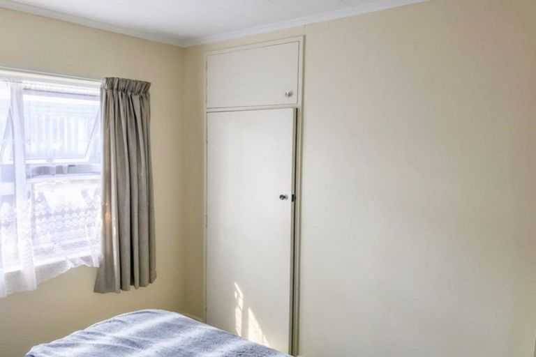 Photo of property in 3 Seddon Street, Takaro, Palmerston North, 4412