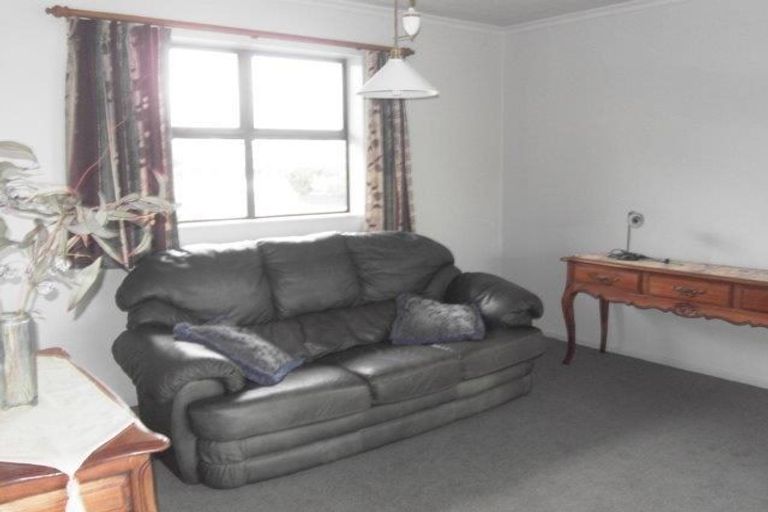 Photo of property in 21 South Road, Moturoa, New Plymouth, 4310