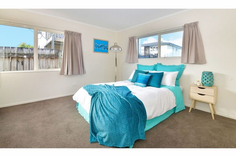 Photo of property in 168 Centreway Road, Orewa, 0931