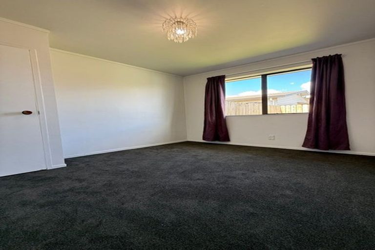 Photo of property in 2/6 Trimdon Street, Randwick Park, Auckland, 2105