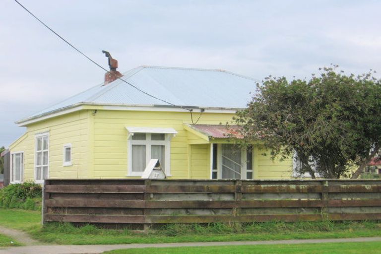Photo of property in 35 Cook Street, Foxton, 4814