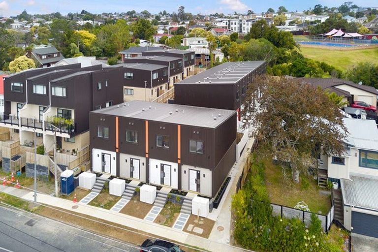 Photo of property in 9/52 Newington Road, Henderson, Auckland, 0612