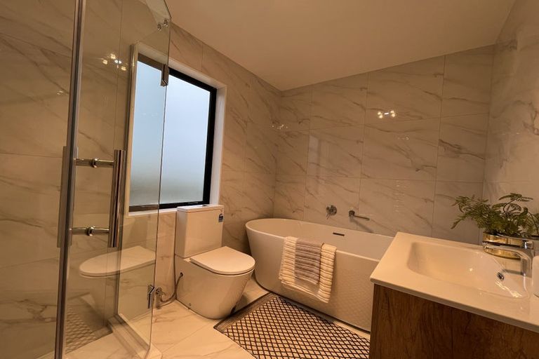 Photo of property in 1 Whawhaki Lane, Kumeu, 0810