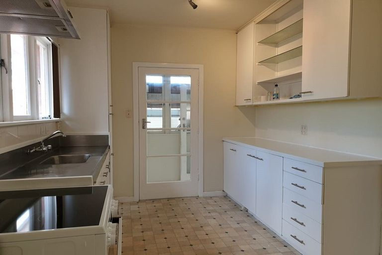 Photo of property in 1/16 Taharoto Road, Takapuna, Auckland, 0622