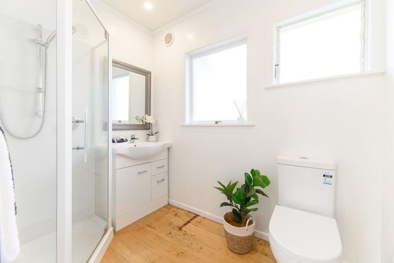 Photo of property in 1/5 Whitby Crescent, Mairangi Bay, Auckland, 0630