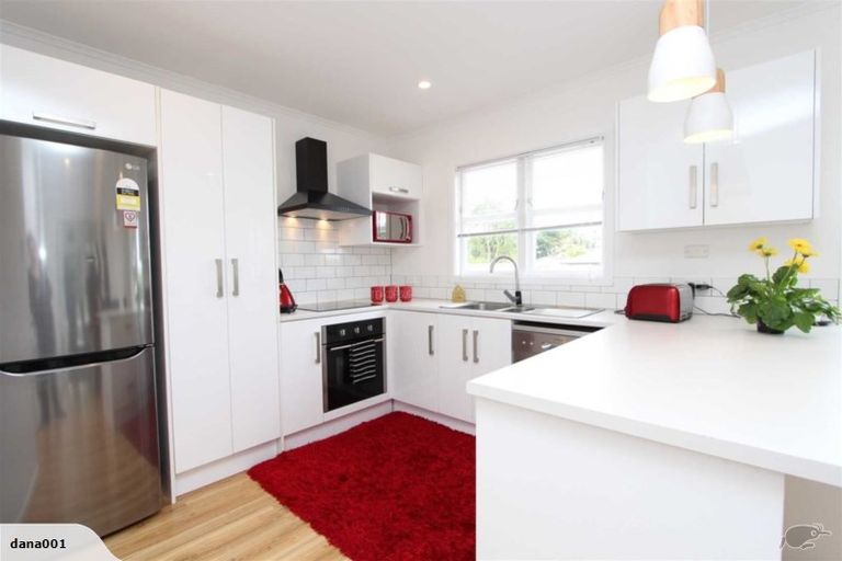 Photo of property in 31 Turville Crescent, Newlands, Wellington, 6037