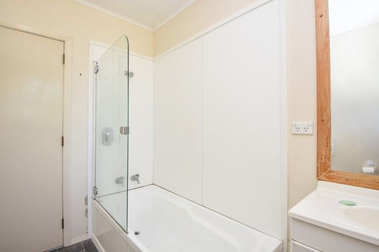 Photo of property in 22 Moreton Road, Carterton, 5713