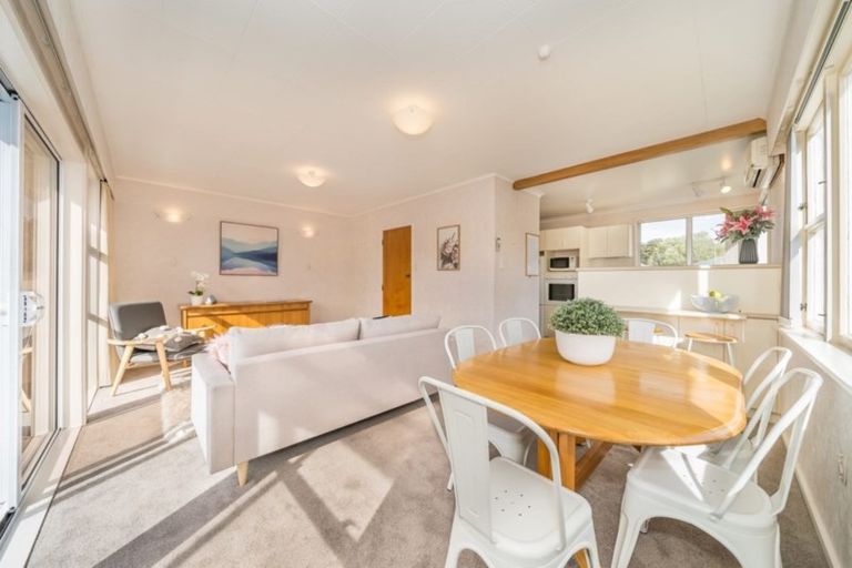 Photo of property in 4a Dowling Grove, Silverstream, Upper Hutt, 5019