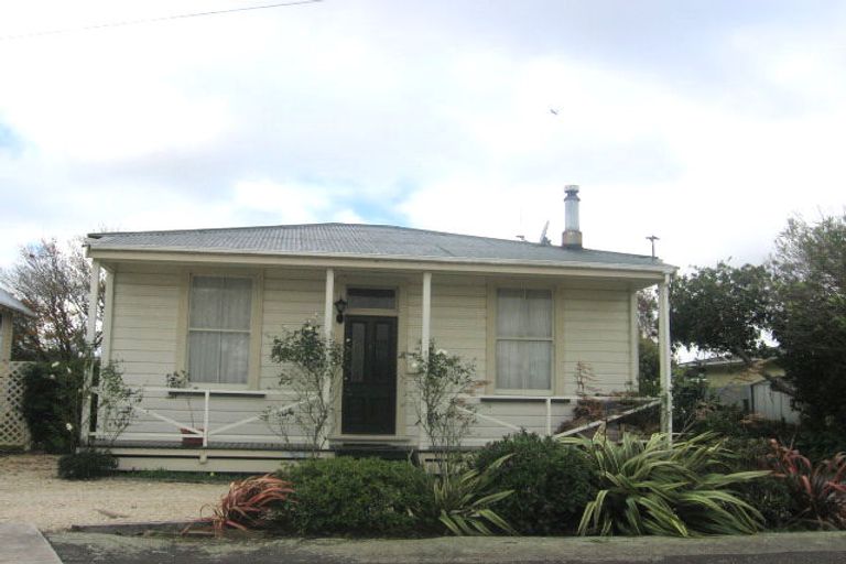 Photo of property in 9 Kingswood Street, Takaro, Palmerston North, 4412