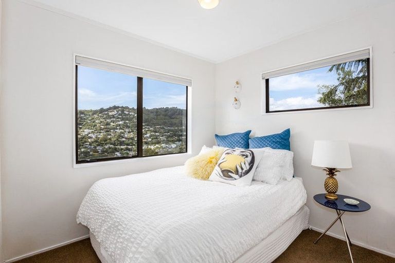 Photo of property in 25 John Witton Drive, Crofton Downs, Wellington, 6035