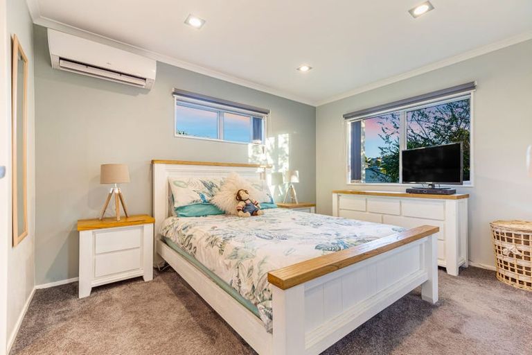 Photo of property in 12 Nirmal Place, Sunnyvale, Auckland, 0612