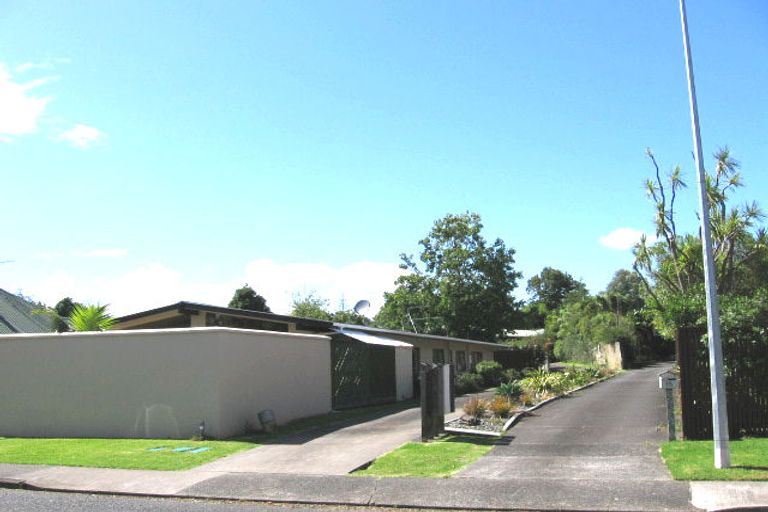 Photo of property in 18 Uppingham Crescent, Hillcrest, Auckland, 0627