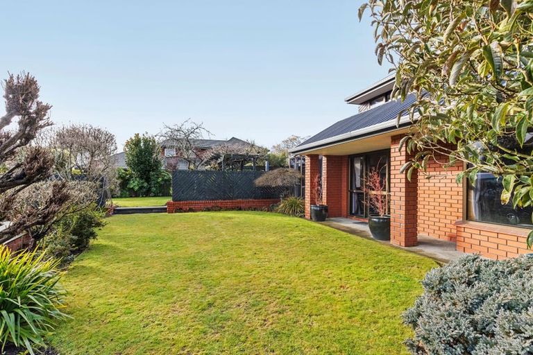 Photo of property in 33 Cherrywood Place, Redwood, Christchurch, 8051