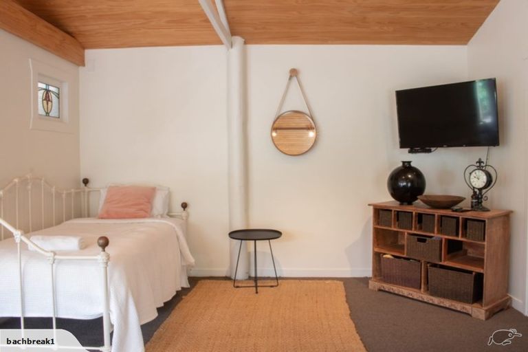 Photo of property in 25 Donnelly Street, Oakura, 4314