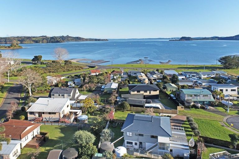 Photo of property in 8 Cottonwood Place, Kawakawa Bay, Papakura, 2585