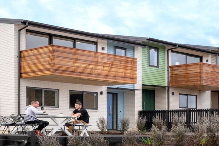 Photo of property in 33 Oakum Road, Whitby, Porirua, 5024