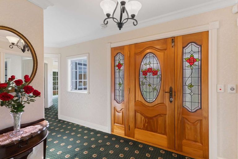 Photo of property in 424 Mangorei Road, Highlands Park, New Plymouth, 4312