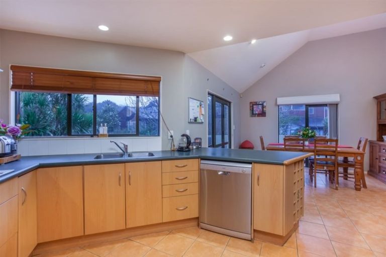 Photo of property in 90d Atkinson Road, Titirangi, Auckland, 0604