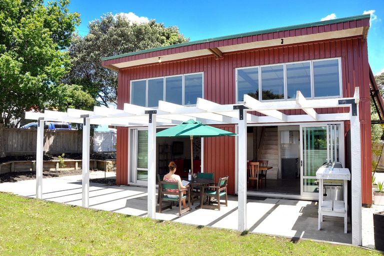 Photo of property in 19 Cumberland Street, Leigh, 0985