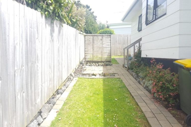 Photo of property in 2/40 Hillcrest Avenue, Hillcrest, Auckland, 0627