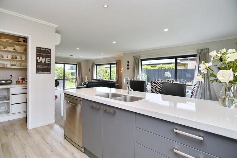 Photo of property in 3 Orewa Close, Parklands, Christchurch, 8083