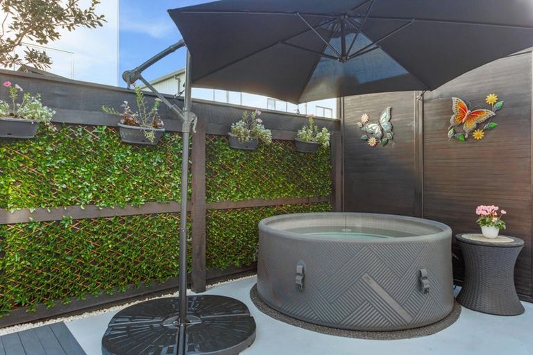 Photo of property in 10 Uku Lane, Hobsonville, Auckland, 0616