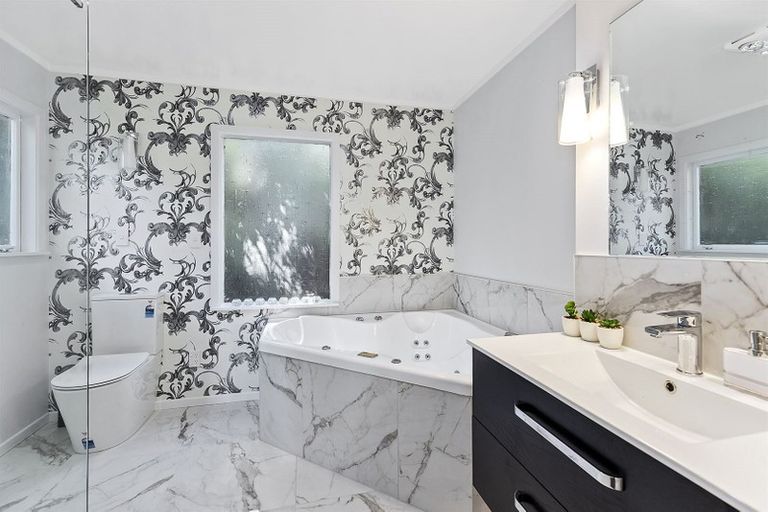 Photo of property in 29 The Track, Plimmerton, Porirua, 5026