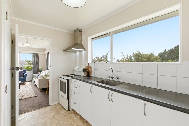 Photo of property in 10a Kingsbridge Place, Newlands, Wellington, 6037