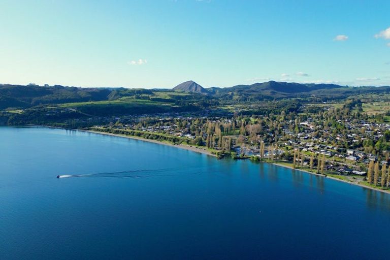 Photo of property in 11 Keitha Place, Kinloch, Taupo, 3377