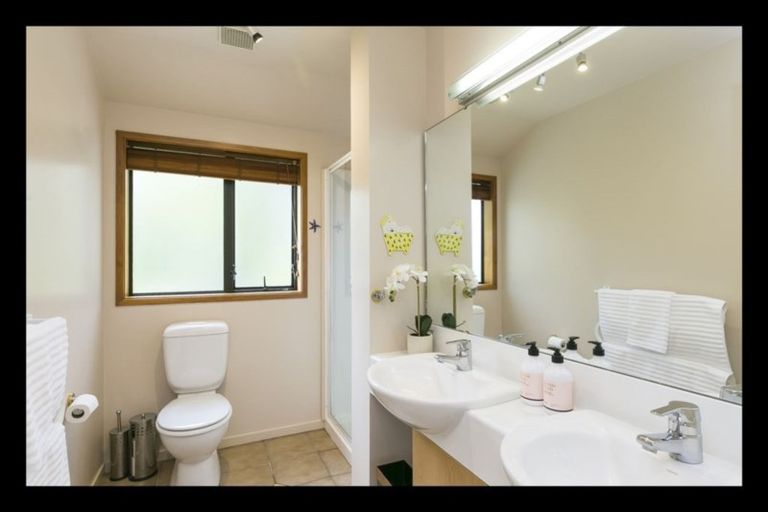 Photo of property in 15a Waru Street, Khandallah, Wellington, 6035