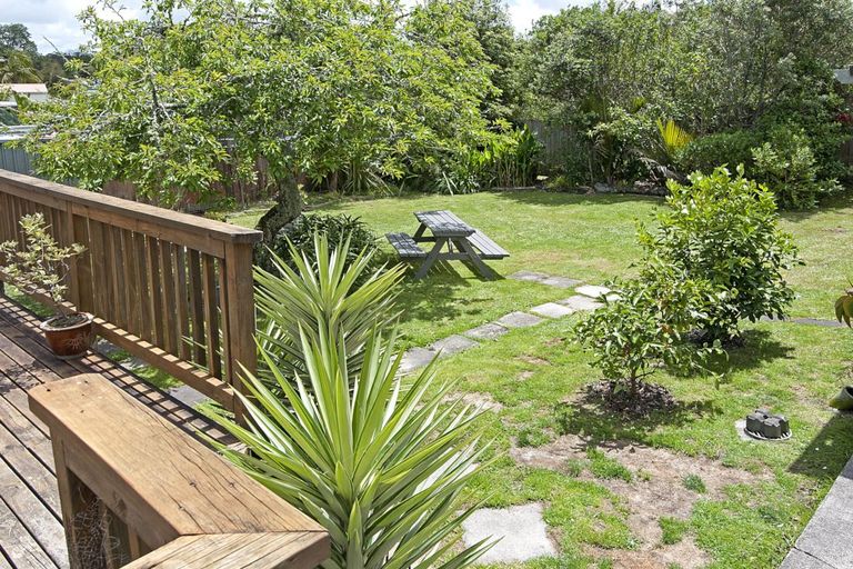 Photo of property in 5 Glucina Place, Glen Eden, Auckland, 0602