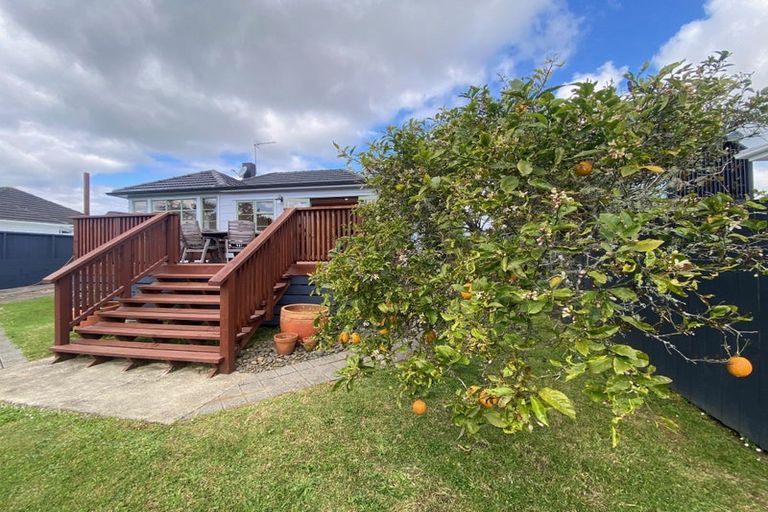 Photo of property in 21 Otakau Road, Milford, Auckland, 0620