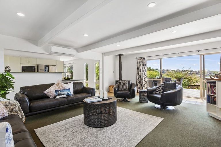 Photo of property in 825 Beach Road, Browns Bay, Auckland, 0630