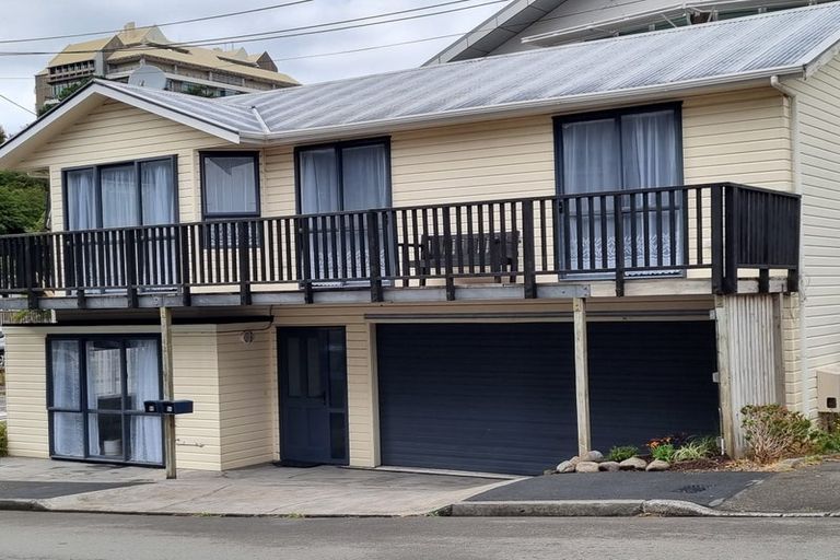 Photo of property in 6 Hospital Road, Newtown, Wellington, 6021
