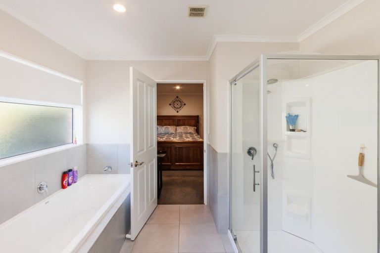 Photo of property in 22 Phoenix Avenue, Hokowhitu, Palmerston North, 4410