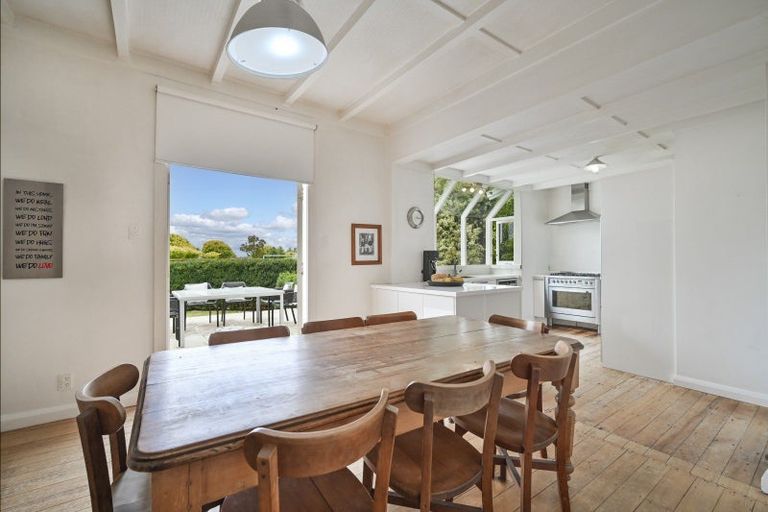 Photo of property in 140 Napier Road, Havelock North, 4130