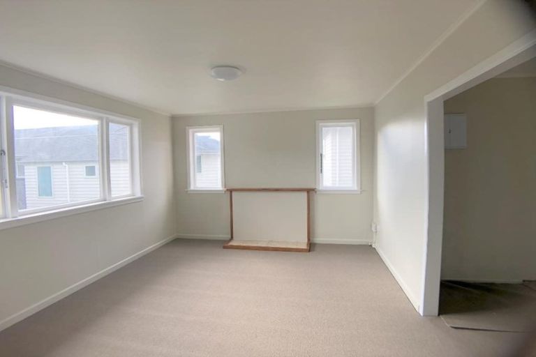Photo of property in 8 Binsted Road, New Lynn, Auckland, 0600