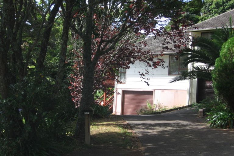 Photo of property in 2/11 Bryers Place, Bayview, Auckland, 0629