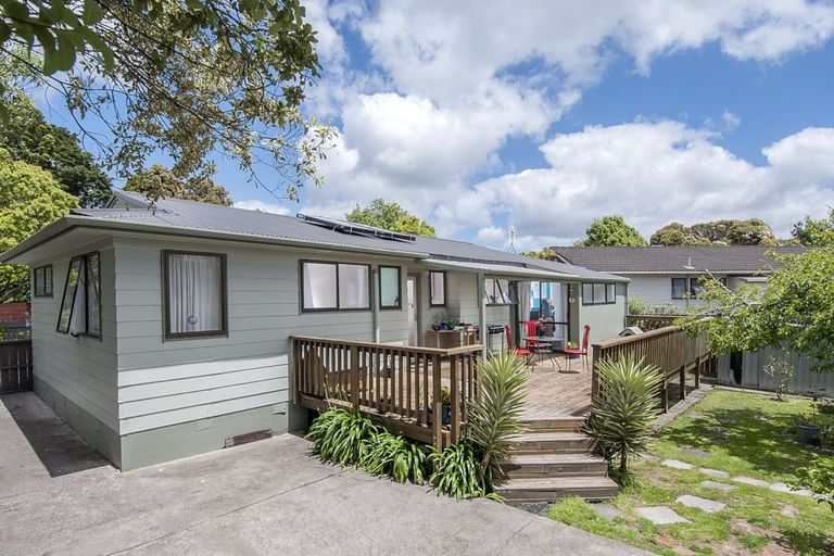 Photo of property in 5 Glucina Place, Glen Eden, Auckland, 0602
