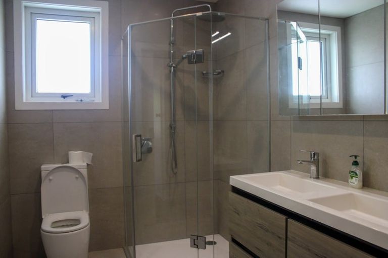 Photo of property in 5 Sullivan Avenue, Mangere Bridge, Auckland, 2022